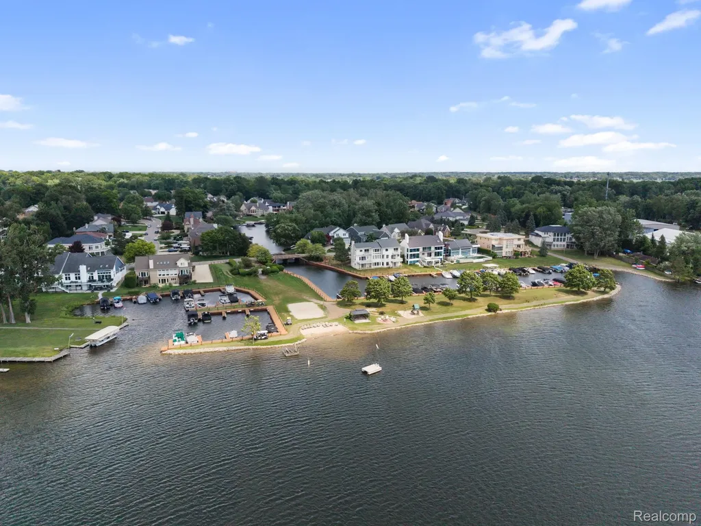 4443 Island View Drive Waterford Charter Township MI 48328