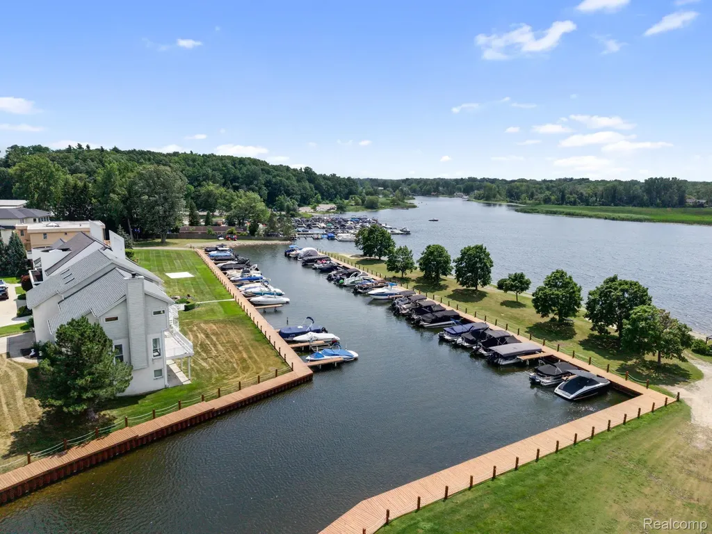 4443 Island View Drive Waterford Charter Township MI 48328