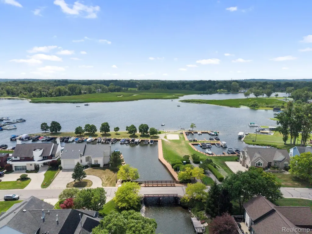 4443 Island View Drive Waterford Charter Township MI 48328