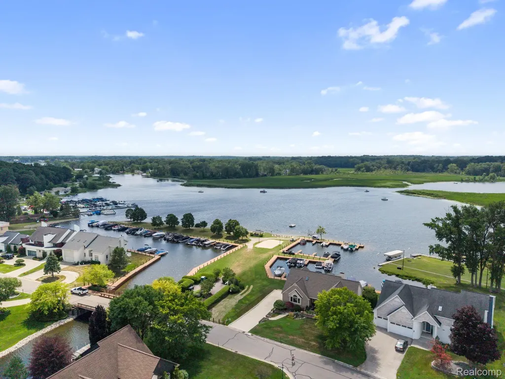 4443 Island View Drive Waterford Charter Township MI 48328