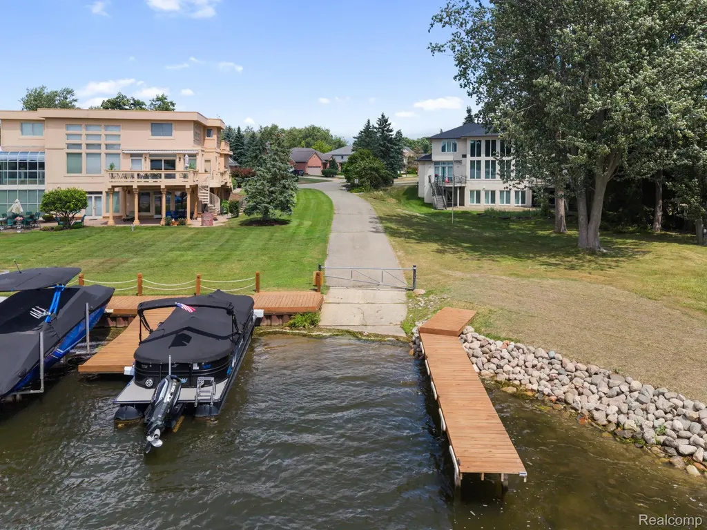 4443 Island View Drive Waterford Charter Township MI 48328