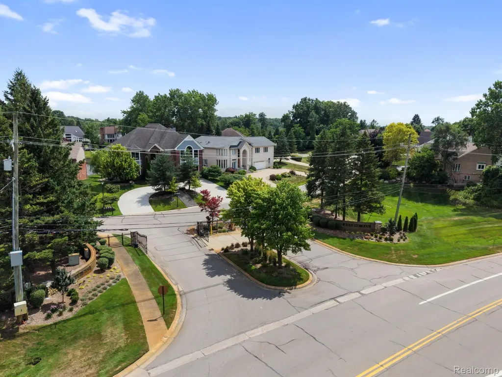 4443 Island View Drive Waterford Charter Township MI 48328