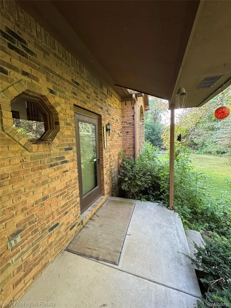 12983 Noling Woods Drive Green Oak Township MI 48178