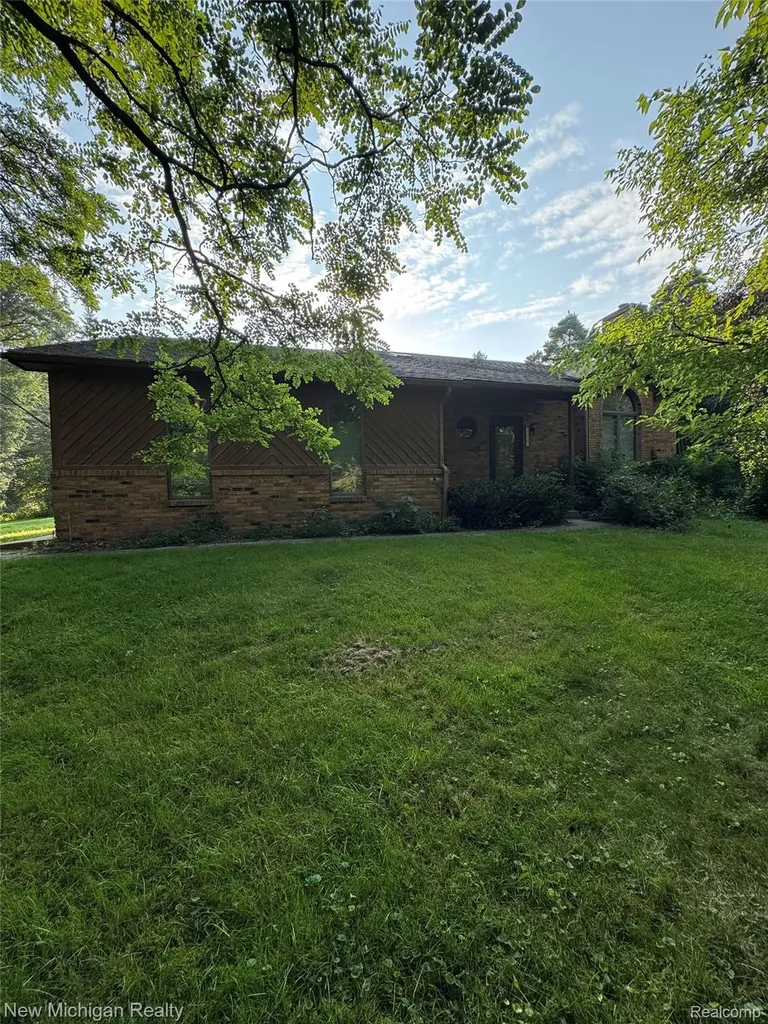 12983 Noling Woods Drive Green Oak Township MI 48178