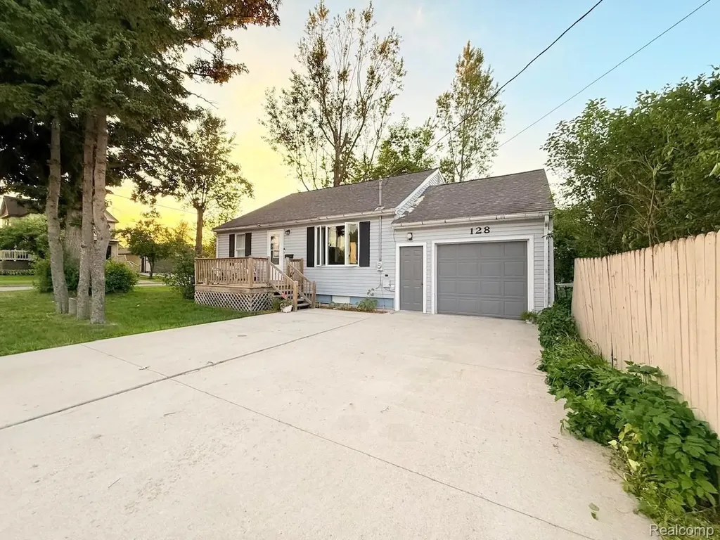 128 W 10th Avenue Sault Ste. Marie City MI 49783