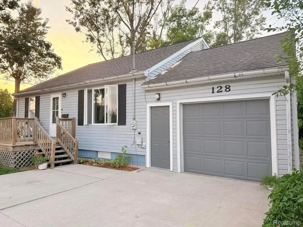 128 W 10th Avenue Sault Ste. Marie City MI 49783