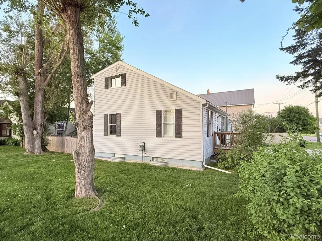 128 W 10th Avenue Sault Ste. Marie City MI 49783