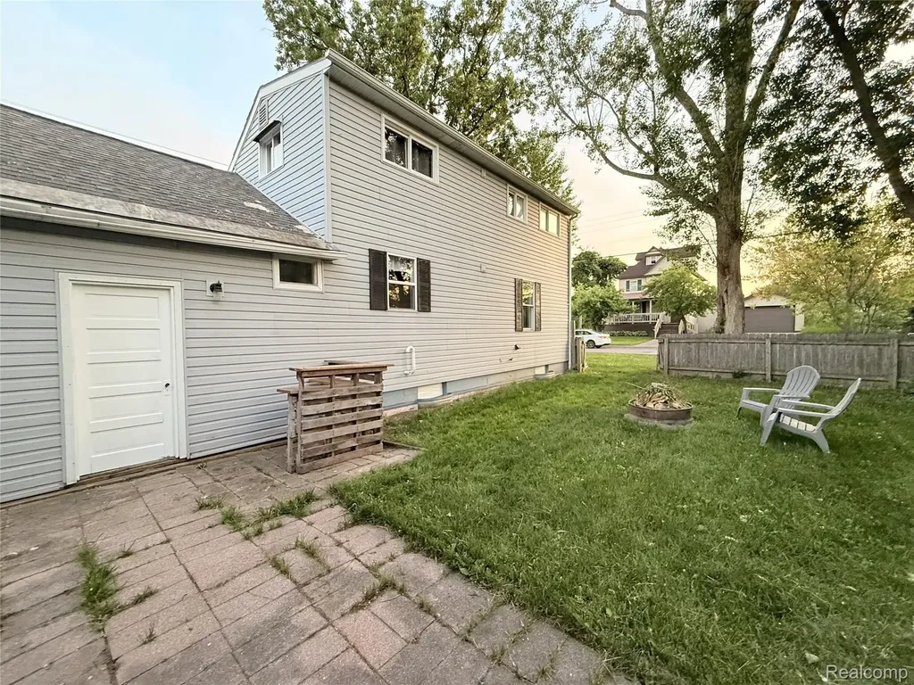 128 W 10th Avenue Sault Ste. Marie City MI 49783