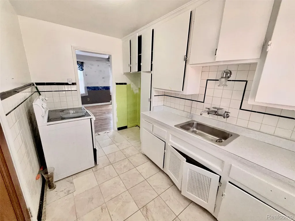 17167 Freeland Street Detroit City MI 48235
