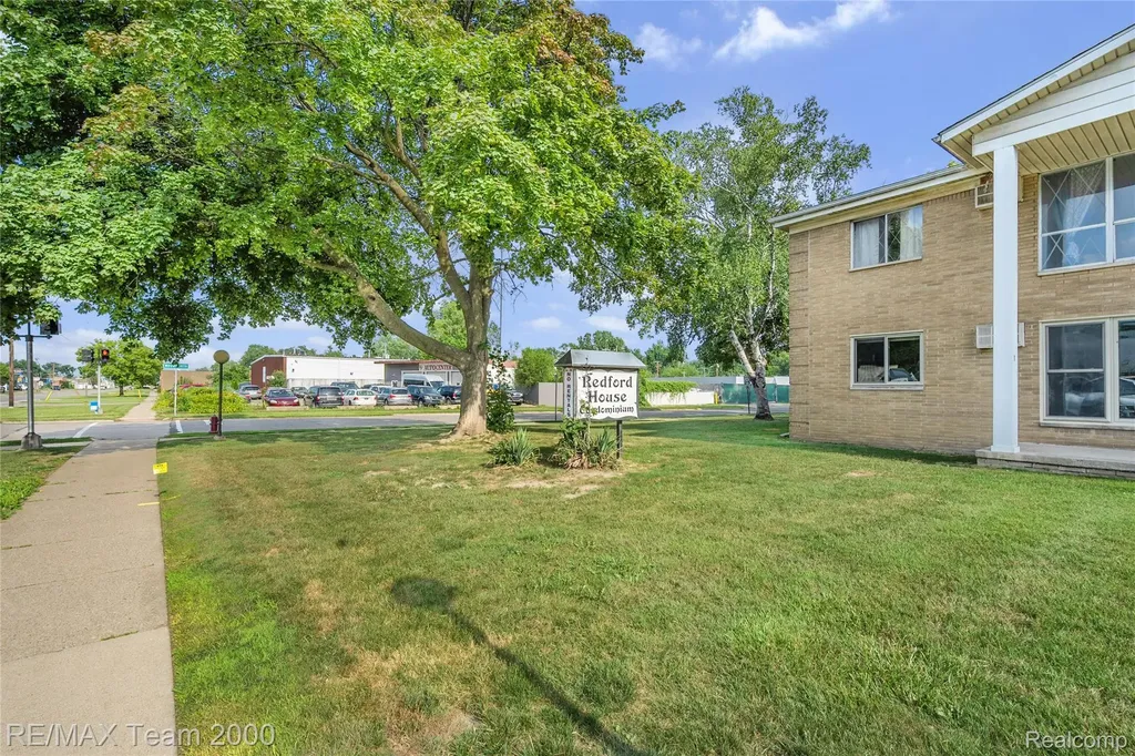 26305 W 7 Mile Road Redford Charter Township MI 48240
