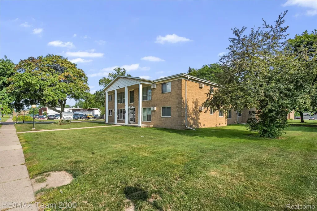 26305 W 7 Mile Road Redford Charter Township MI 48240