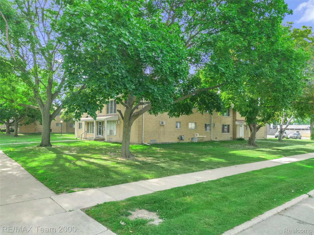 26305 W 7 Mile Road Redford Charter Township MI 48240