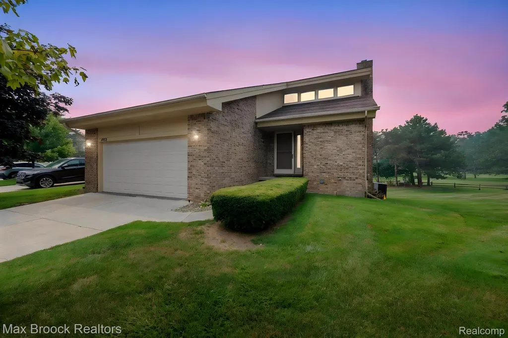 4723 Fairway Court Waterford Charter Township MI 48328