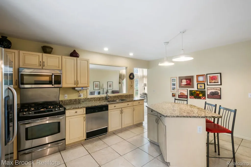 4723 Fairway Court Waterford Charter Township MI 48328