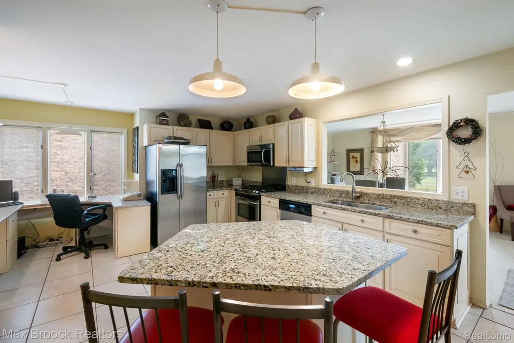 4723 Fairway Court Waterford Charter Township MI 48328