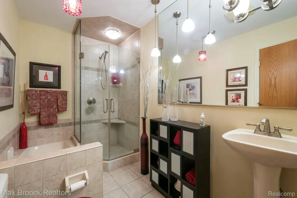 4723 Fairway Court Waterford Charter Township MI 48328