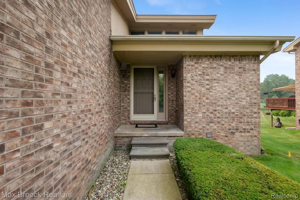 4723 Fairway Court Waterford Charter Township MI 48328