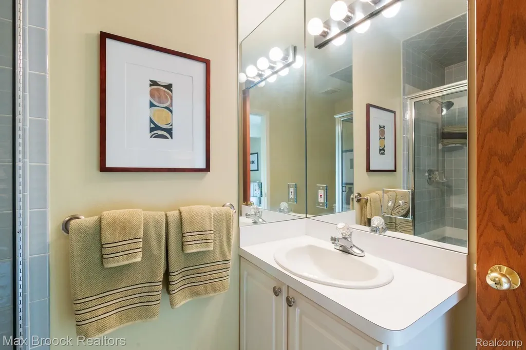 4723 Fairway Court Waterford Charter Township MI 48328
