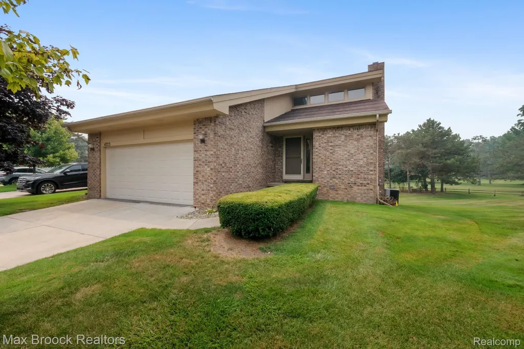 4723 Fairway Court Waterford Charter Township MI 48328