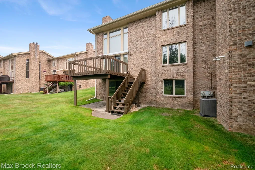 4723 Fairway Court Waterford Charter Township MI 48328