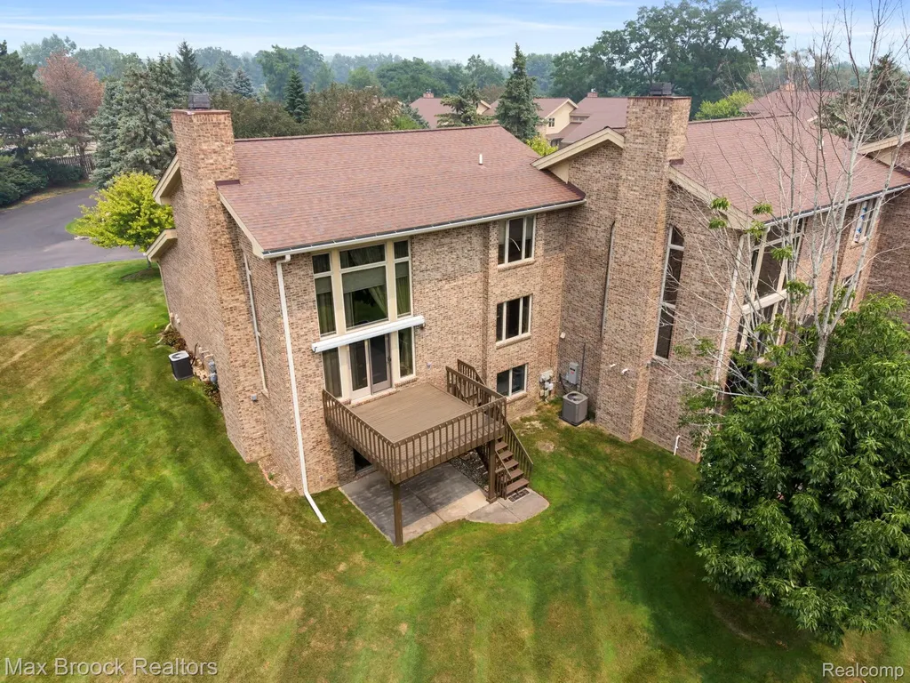 4723 Fairway Court Waterford Charter Township MI 48328