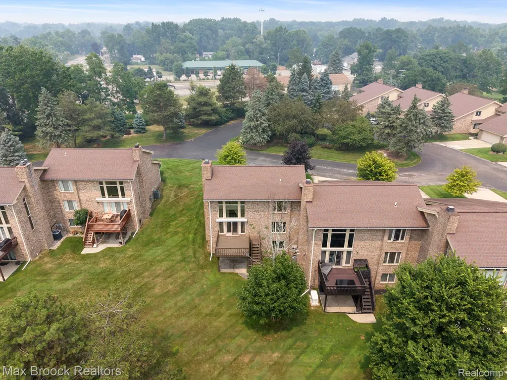 4723 Fairway Court Waterford Charter Township MI 48328