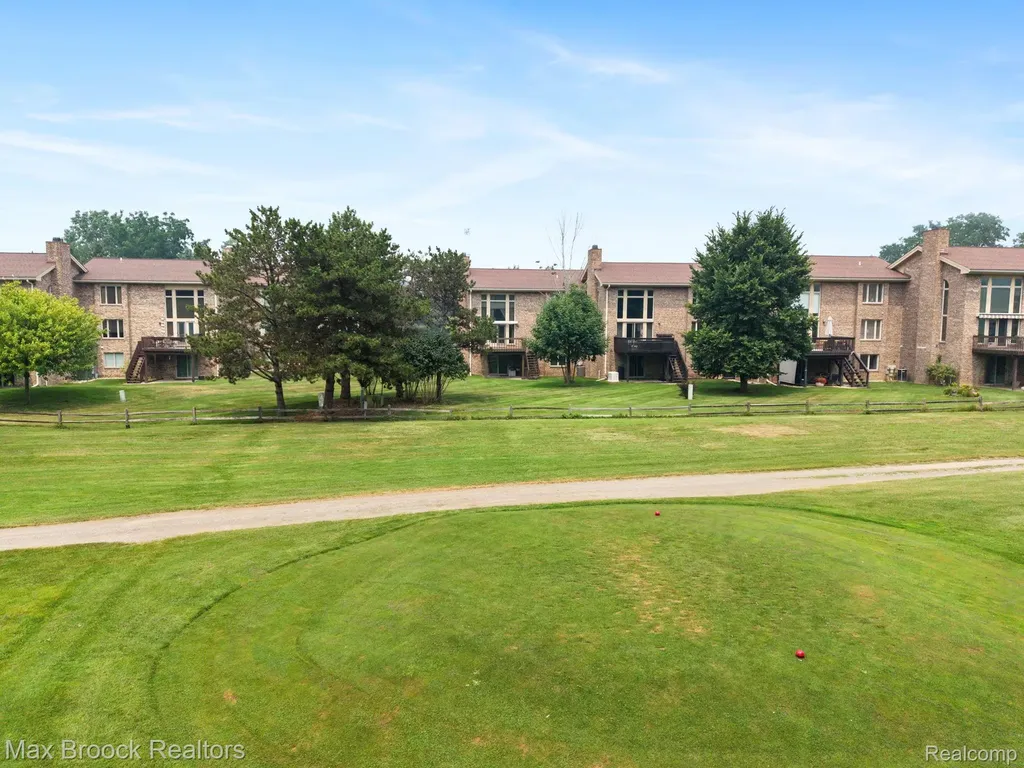 4723 Fairway Court Waterford Charter Township MI 48328
