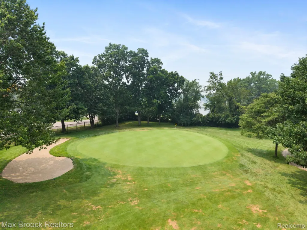 4723 Fairway Court Waterford Charter Township MI 48328