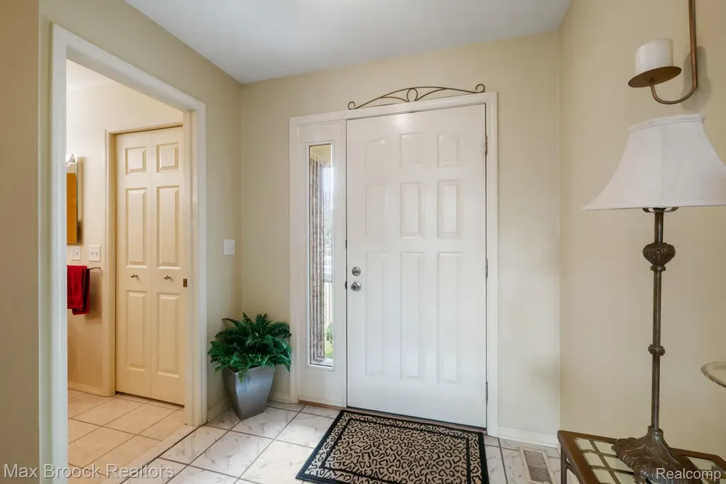4723 Fairway Court Waterford Charter Township MI 48328
