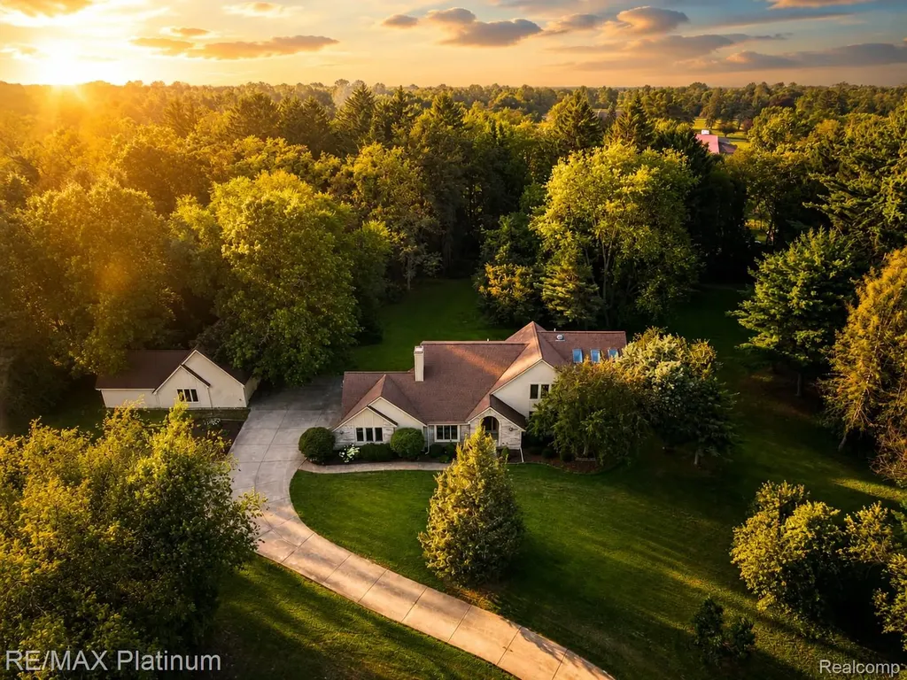 12273 Pinebrook Lane Green Oak Township MI 48178