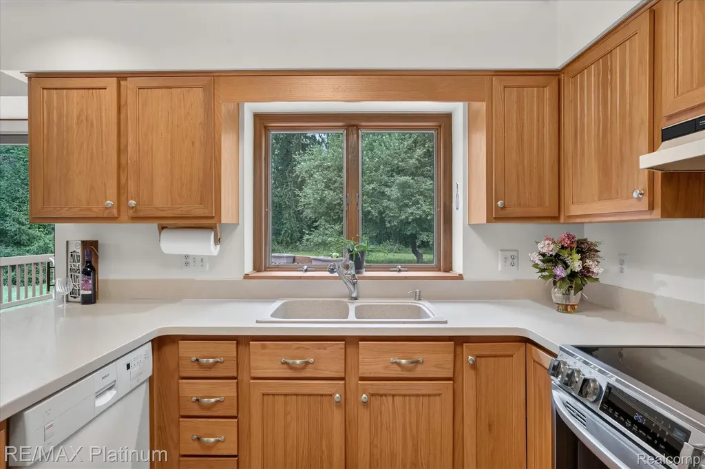 12273 Pinebrook Lane Green Oak Township MI 48178