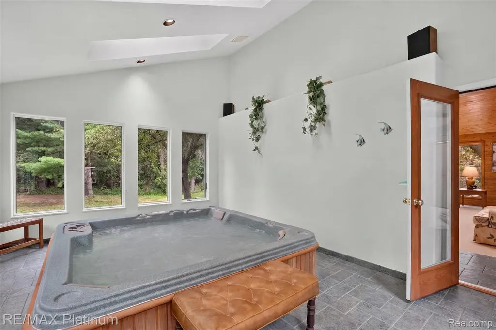 12273 Pinebrook Lane Green Oak Township MI 48178