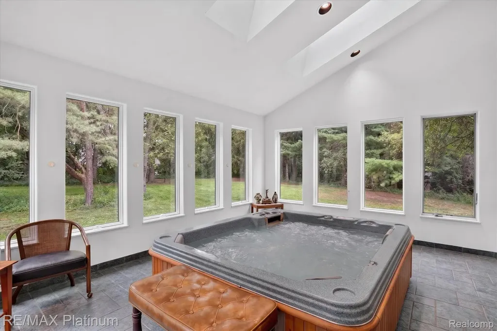 12273 Pinebrook Lane Green Oak Township MI 48178