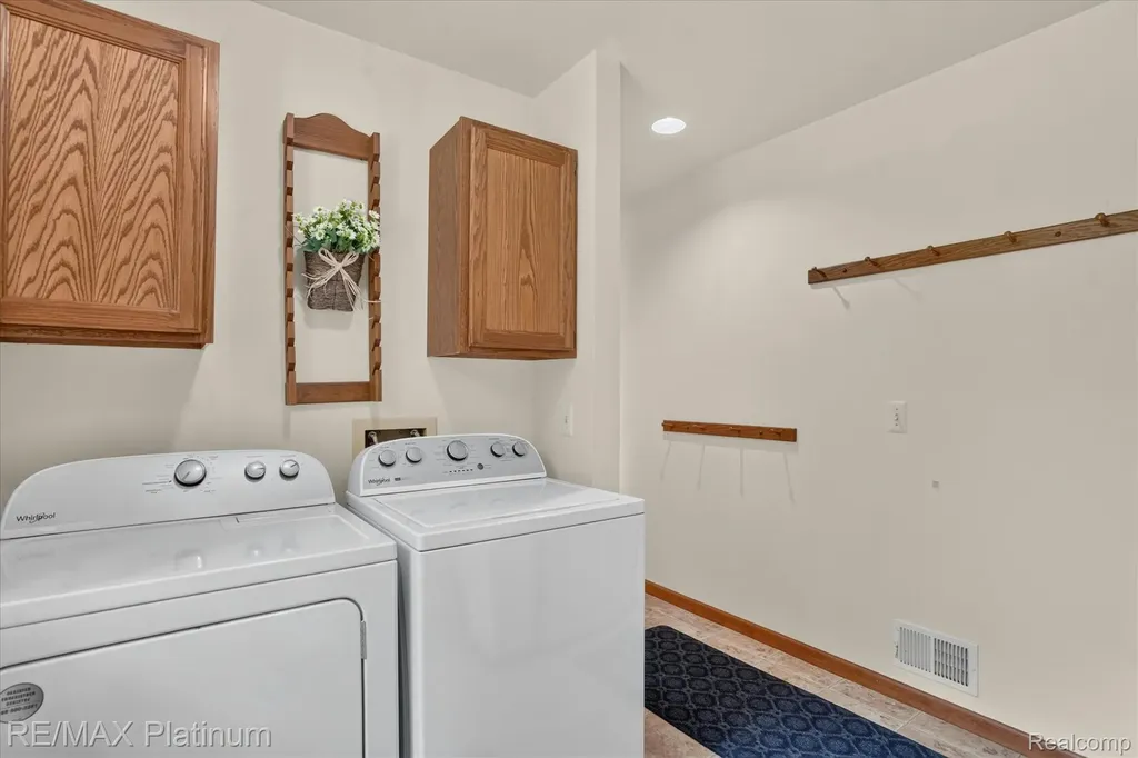 12273 Pinebrook Lane Green Oak Township MI 48178