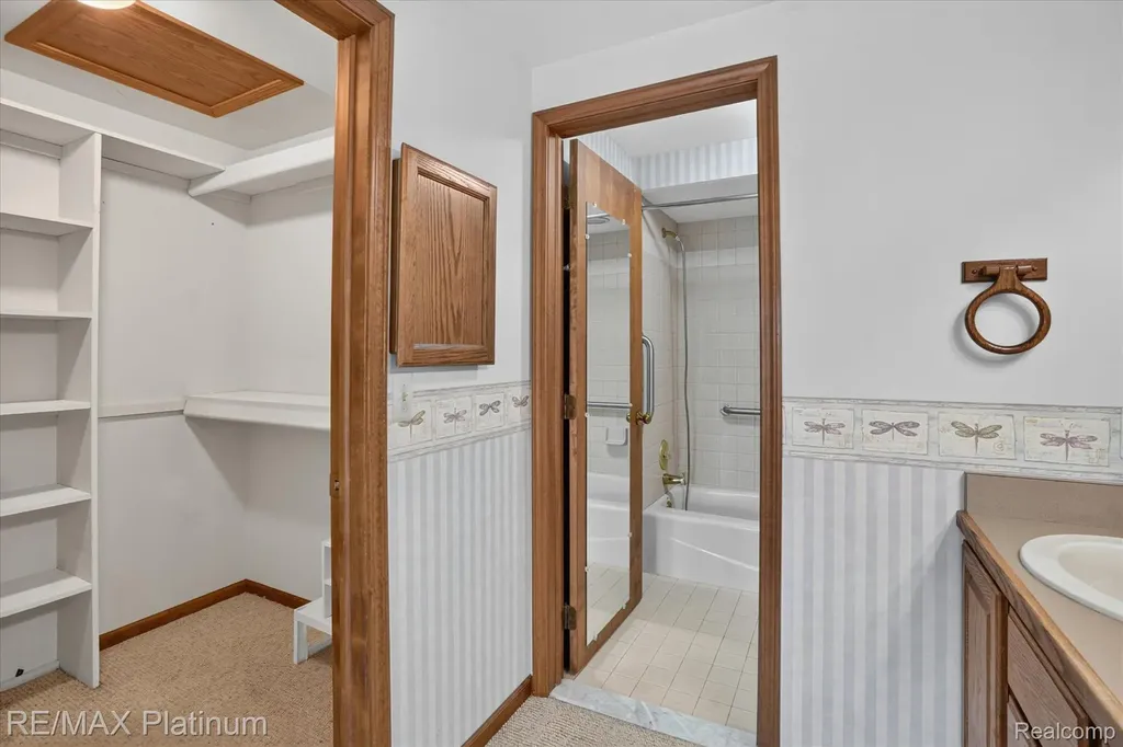 12273 Pinebrook Lane Green Oak Township MI 48178