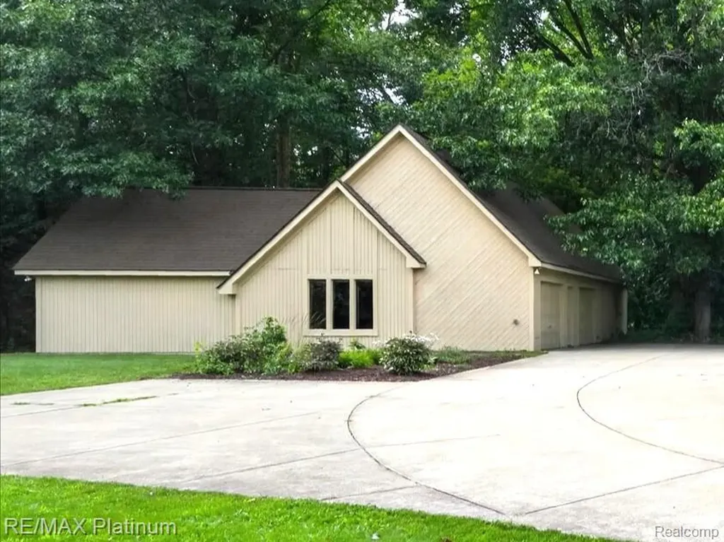 12273 Pinebrook Lane Green Oak Township MI 48178