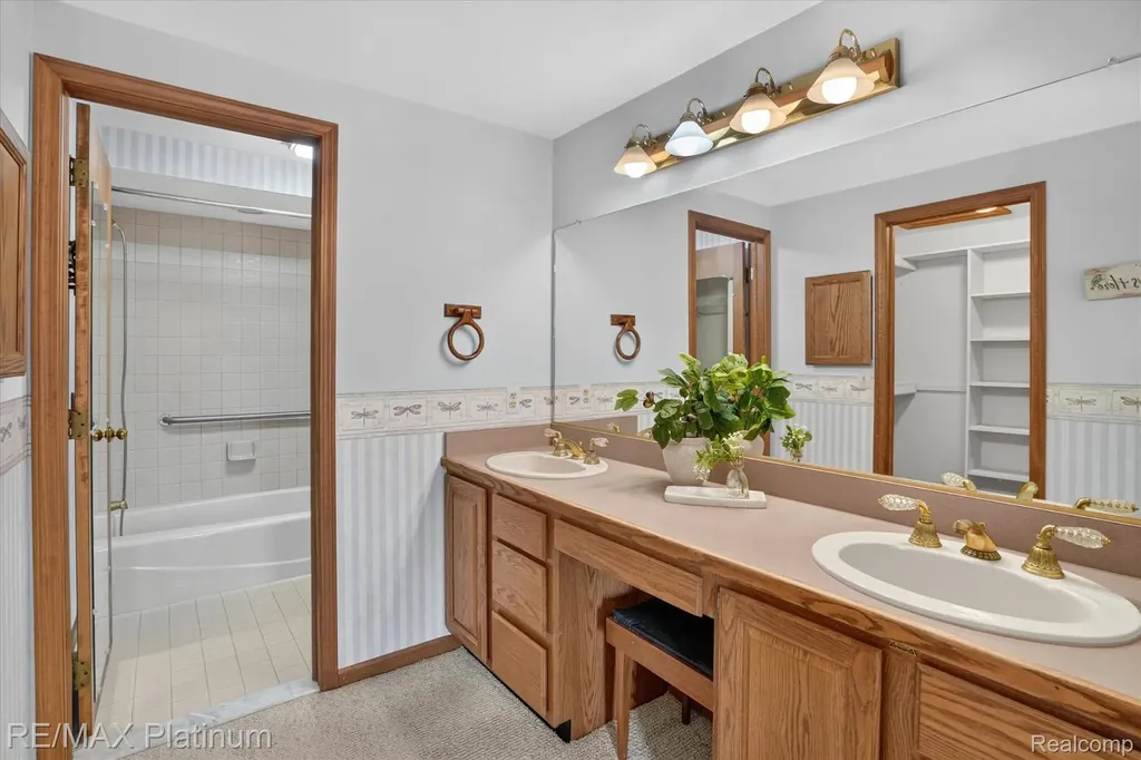 12273 Pinebrook Lane Green Oak Township MI 48178