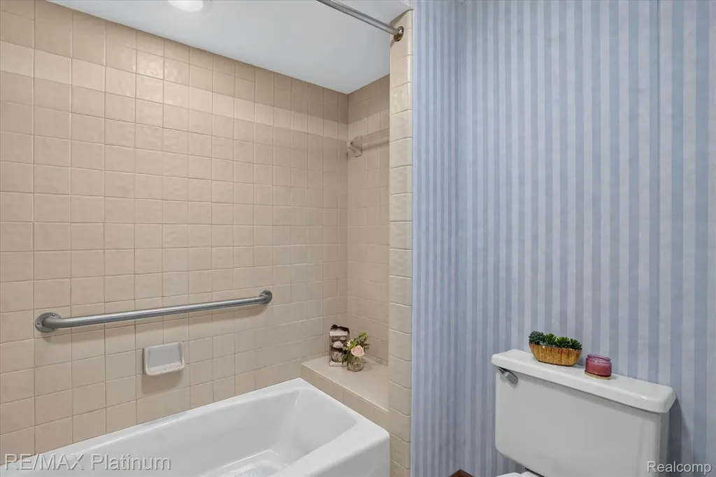12273 Pinebrook Lane Green Oak Township MI 48178