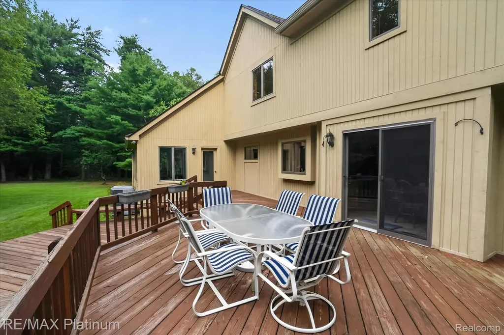 12273 Pinebrook Lane Green Oak Township MI 48178