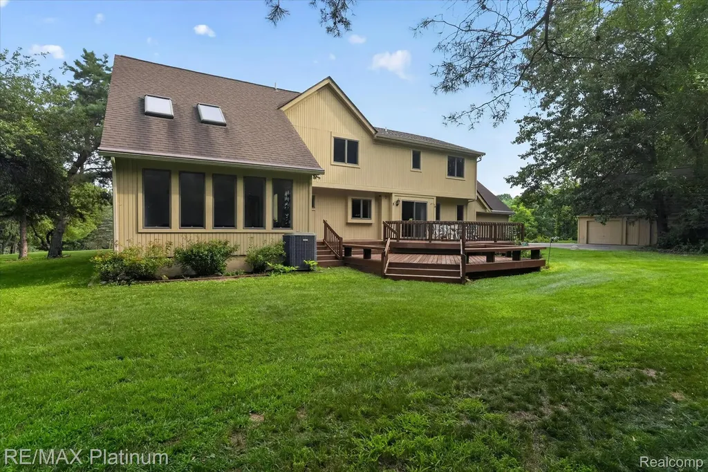 12273 Pinebrook Lane Green Oak Township MI 48178
