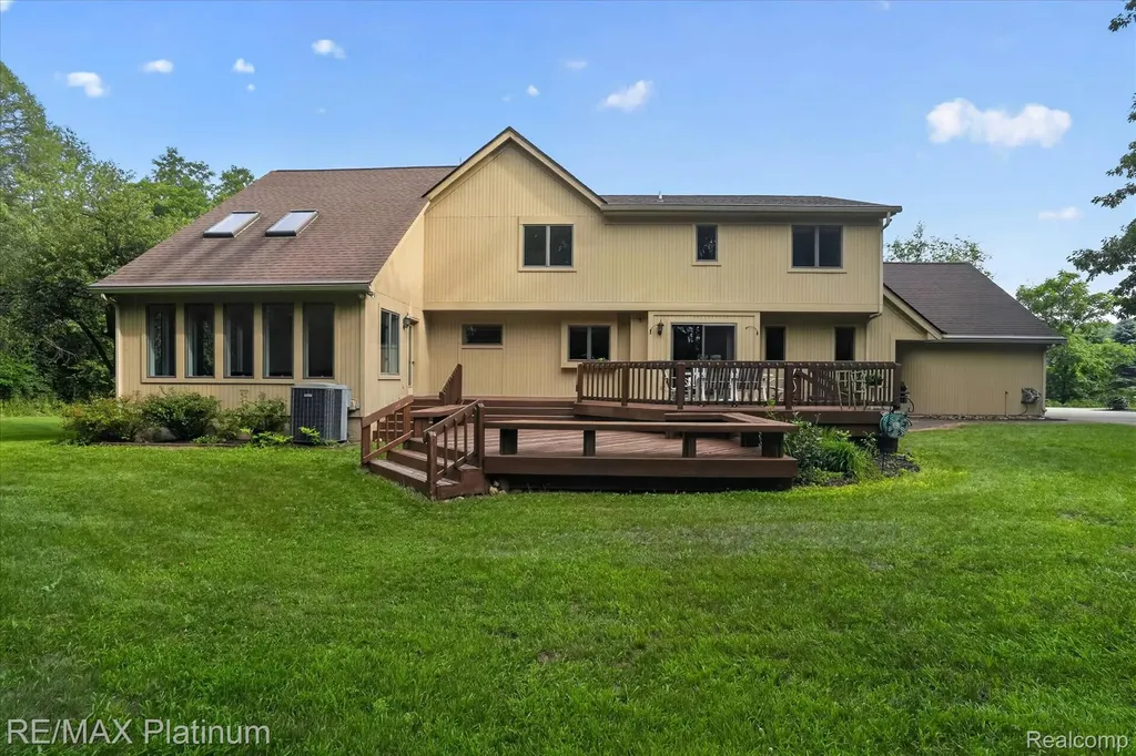 12273 Pinebrook Lane Green Oak Township MI 48178