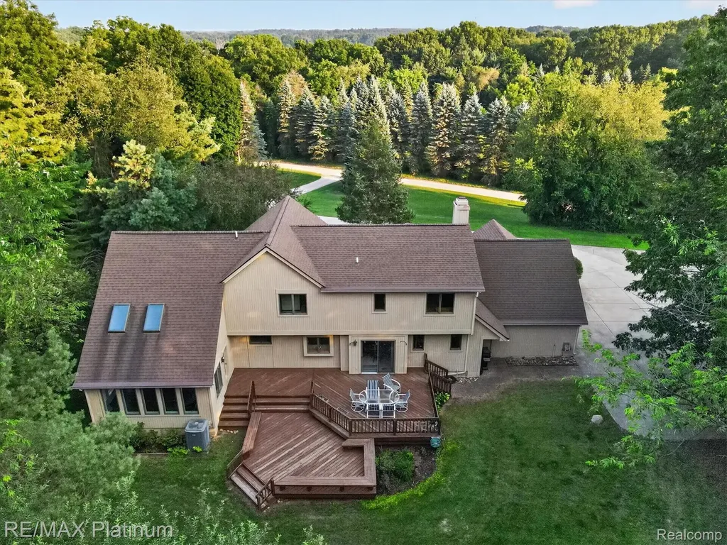 12273 Pinebrook Lane Green Oak Township MI 48178