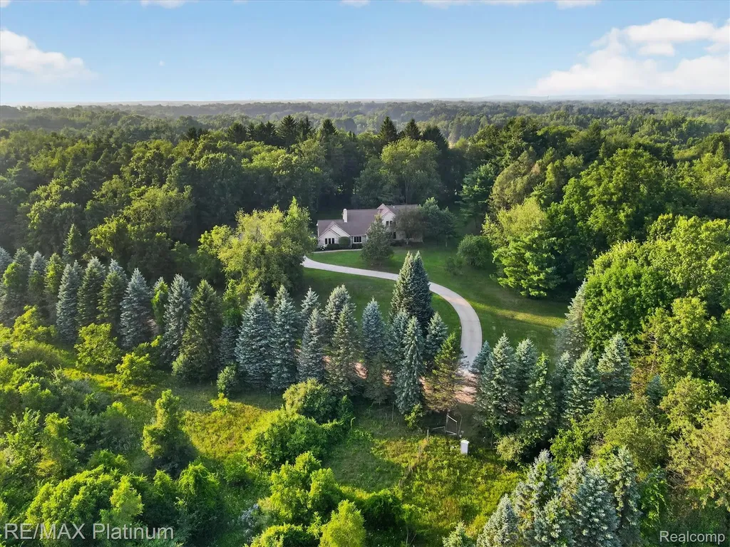12273 Pinebrook Lane Green Oak Township MI 48178