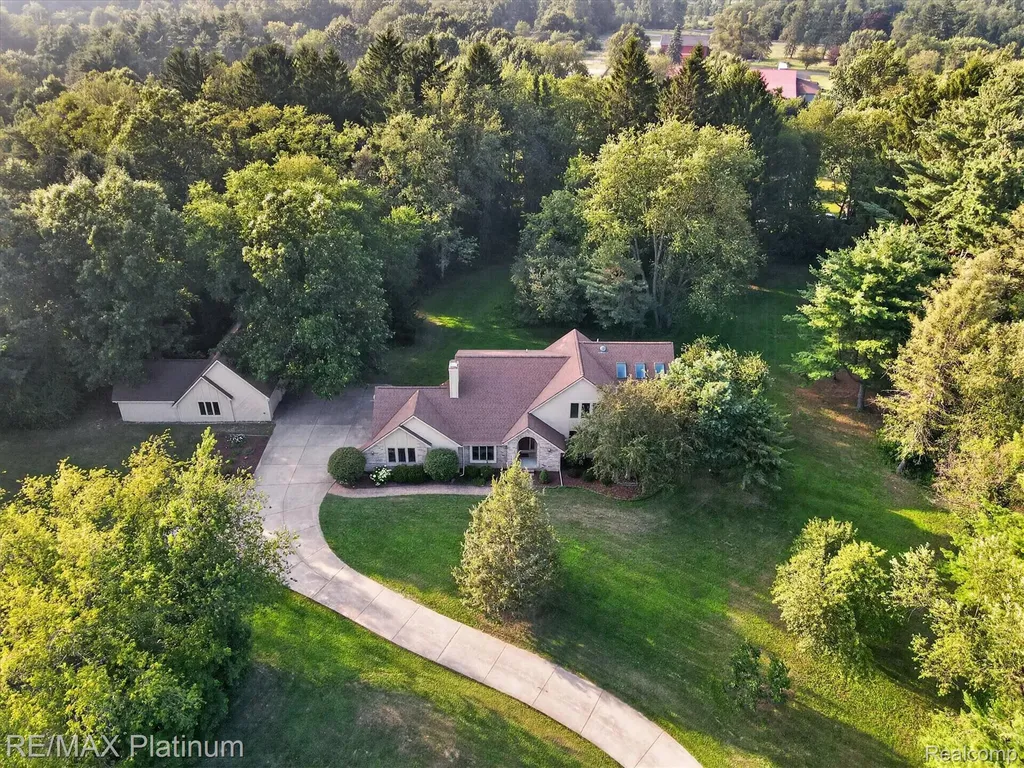 12273 Pinebrook Lane Green Oak Township MI 48178