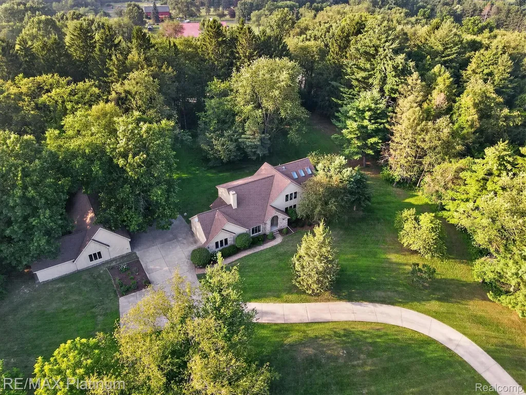12273 Pinebrook Lane Green Oak Township MI 48178