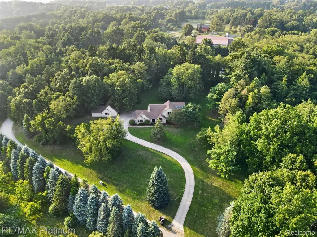 12273 Pinebrook Lane Green Oak Township MI 48178