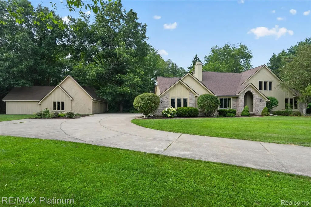 12273 Pinebrook Lane Green Oak Township MI 48178