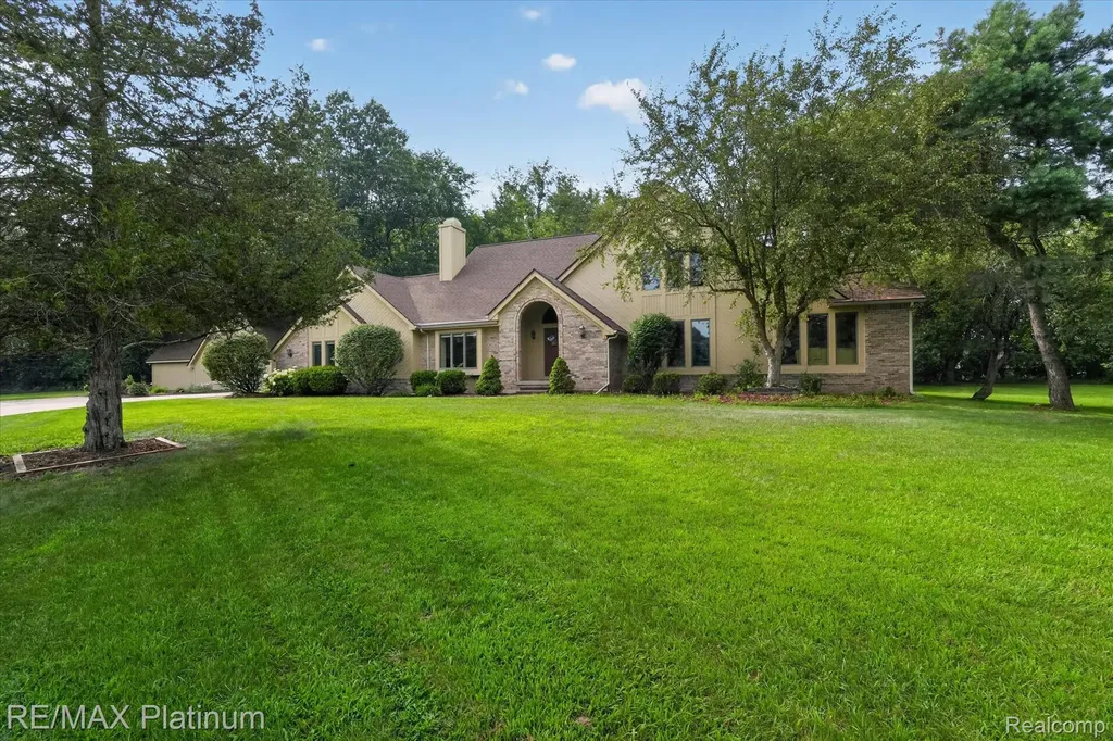 12273 Pinebrook Lane Green Oak Township MI 48178