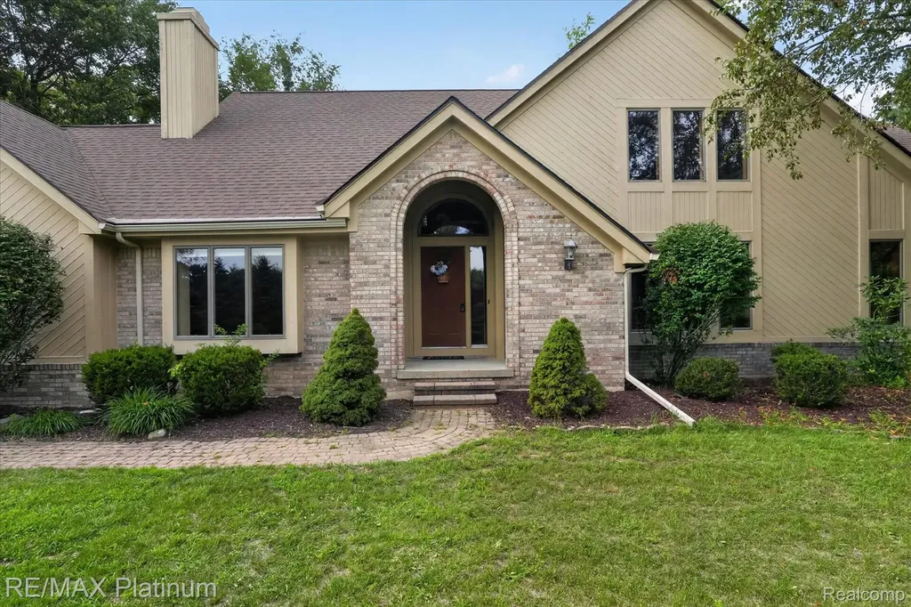 12273 Pinebrook Lane Green Oak Township MI 48178