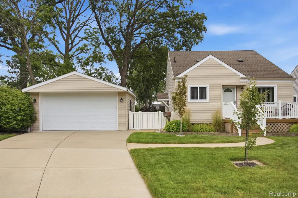 28538 Bock Street Garden City City MI 48135